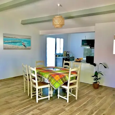 Holiday home Maison Neuve 3 Chambres, A Proximite