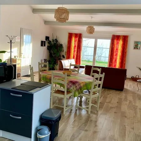 Holiday home Maison Neuve 3 Chambres, A Proximite La Micheliere